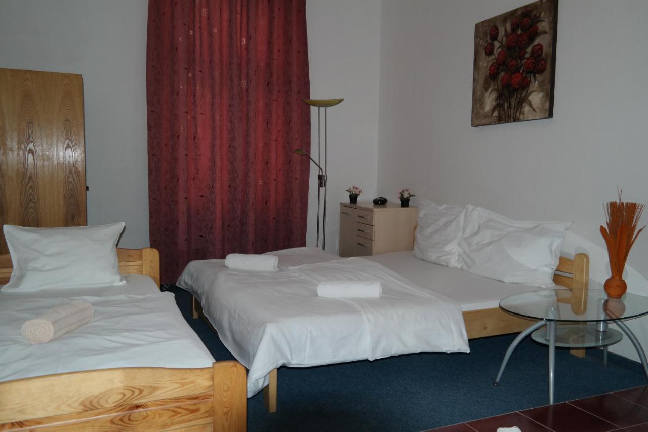 Hotel Praha Club Bed & Breakfast Praga Exterior foto